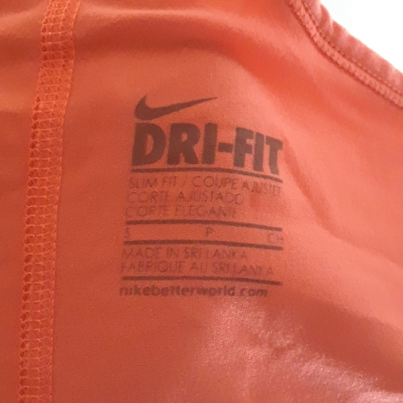 💛Nike Fitted Tanktop💛 - Picture 3 of 4